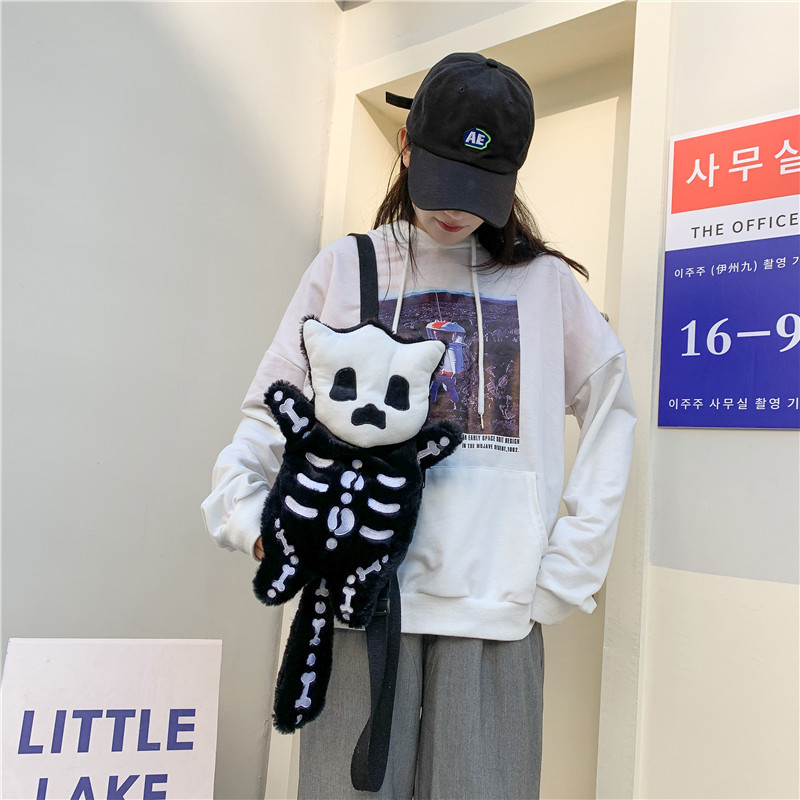 Skull Plush Backpack Gothic Water Bottle Bag Goth Doll Backpack Female Winter Furry Bag Skull Shape Bag Skeleton Birthday