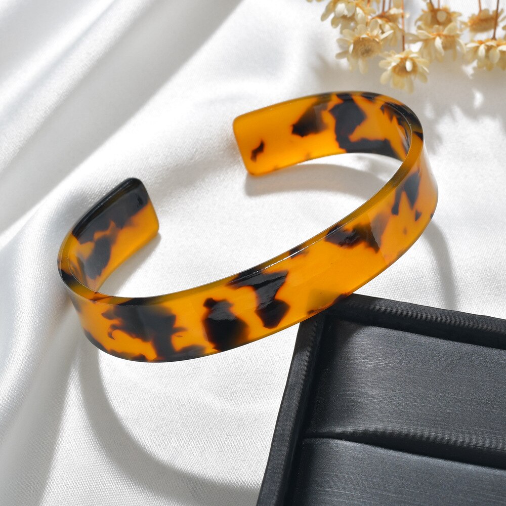 Akryl leopard manchet armringe armbånd til kvinder piger farverige resin manchet armringe 12mm bredde åben armring fest