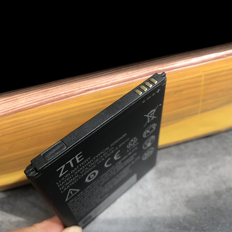 Original 2050mAh batería de la batería ZTE Li3820T43P4h695945 para ZTE Blade L8 teléfono inteligente baterías de teléfono