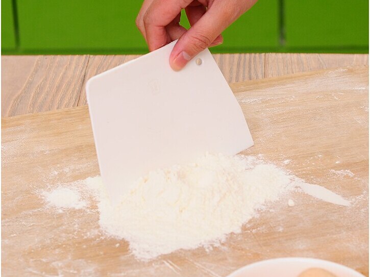 Kitchen Plastic Cake Bread Pasty Tools Scraper Blade Pastry Dough Cutter Trapezoid Shape Baking Spatulas Pastry Cutter Slicer
