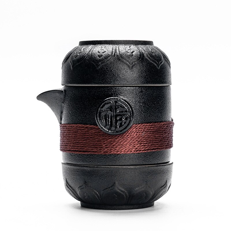 Sort keramik ekspreskop, en kande, to koncentriske kopper bærbart rejse-tesæt