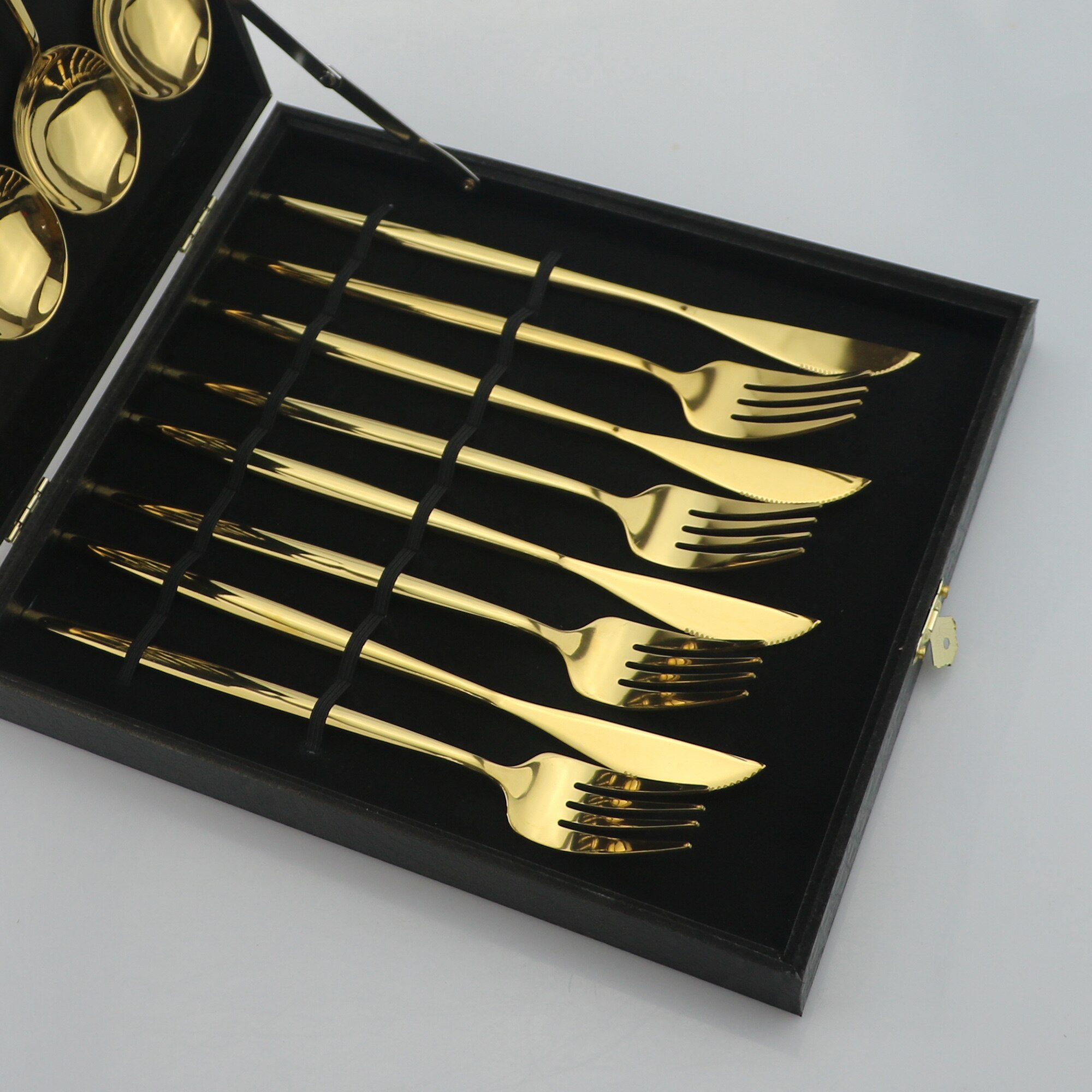 Gold Cutlery Set Kitchen Flatware 16Pcs 304 Stainless Steel Knife Fork Spoon Dinnerware Set Mirror Silverware With Gife Box