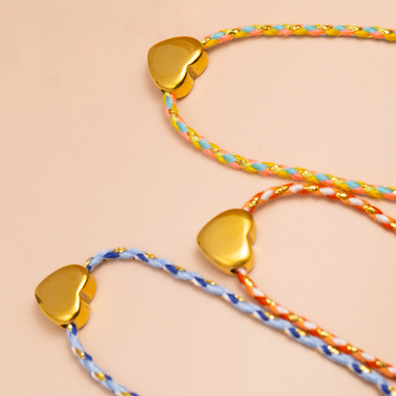 Pulsera de cuerda tejida colorida: dije en forma de corazón de acero inoxidable pulido chapado en oro de 18 quilates, joyería diaria minimalista para niñas