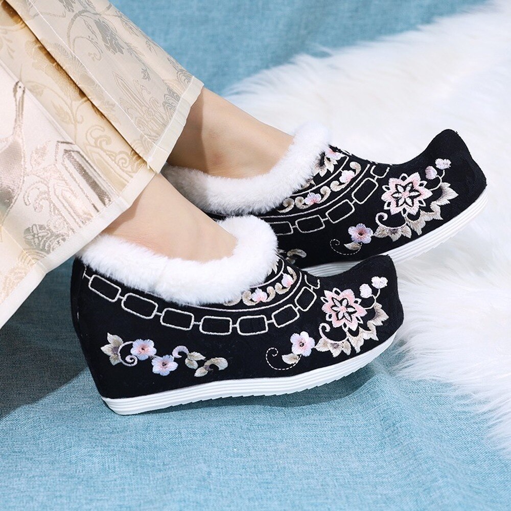 Botines Bordados florales para mujer, forro de piel Hanfu, cálidos zapatos de tacón oculto para nieve, Estilos chinos, 3 colores de princesa