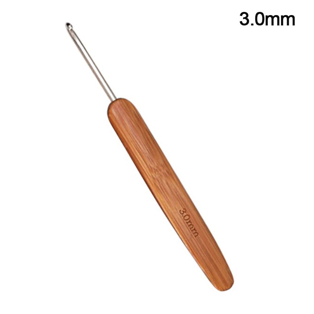 Crochet Ergonomique avec Manche en Bois de Bambou, Outil de Tissage à la Main, Fil Artisanal: Rouge