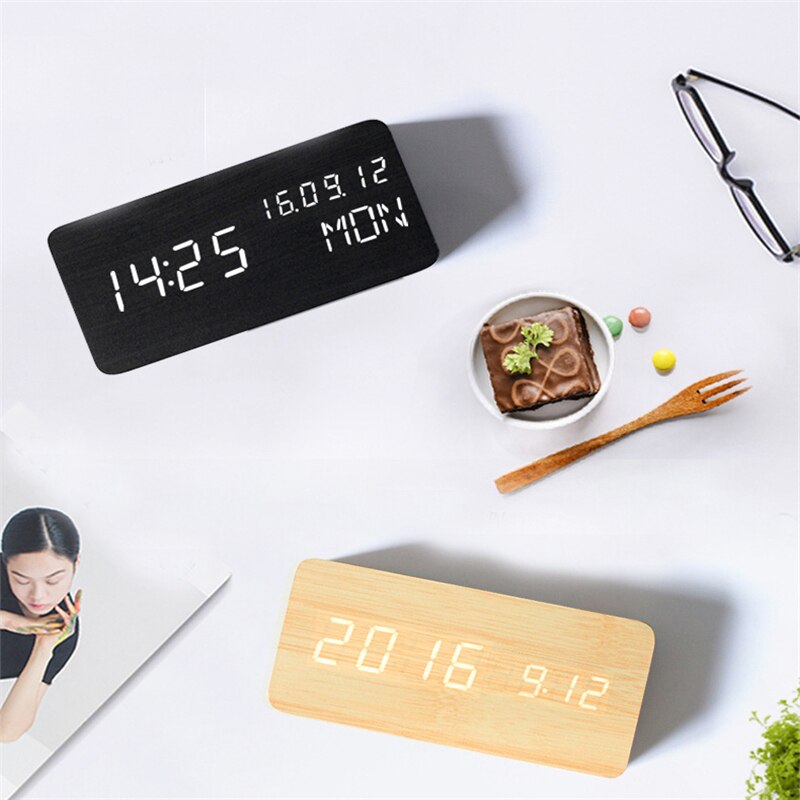 Lille firkantet digital træ led vækkeur træ retro glød ur skrivebord bord indretning stemmestyring snooze funktion despertador
