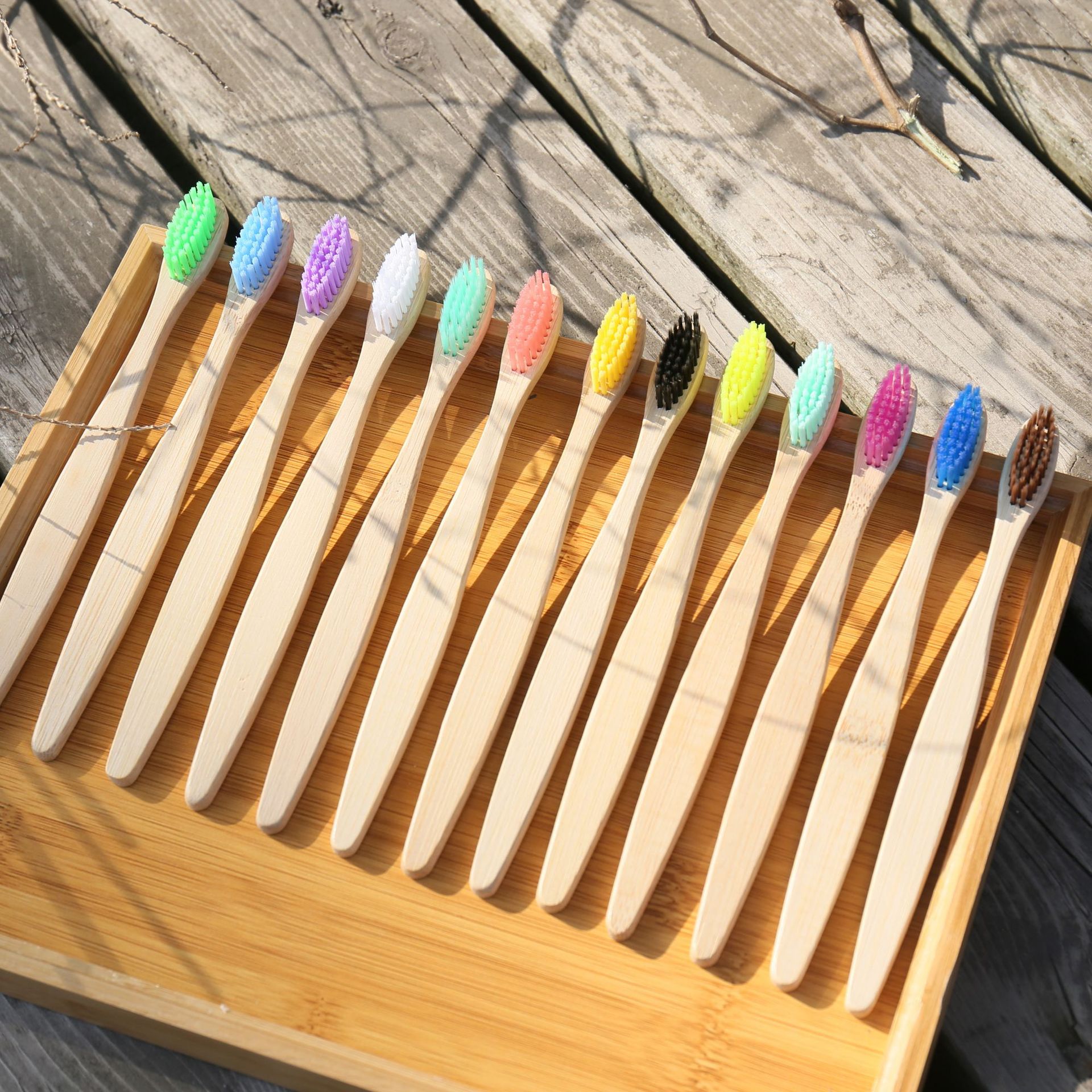 Lot de 10 brosses à dents en bambou naturel, soies souples colorées, pour le blanchissement des dents, soins dentaires
