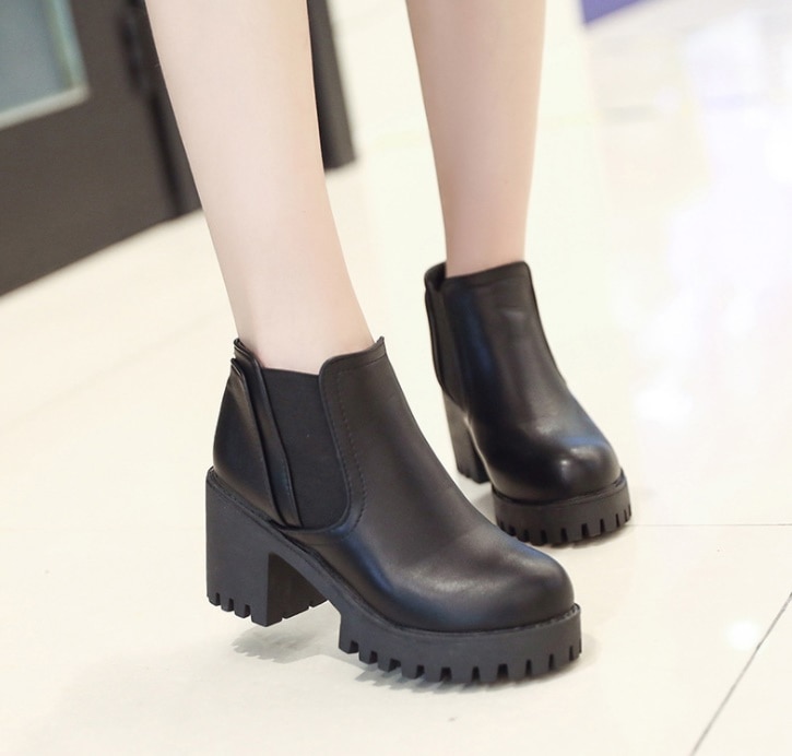 Botas de tacón alto informales para mujer, zapatos Botines con tachuelas de punta redonda, Color sólido, otoño e invierno, 7,5 cm