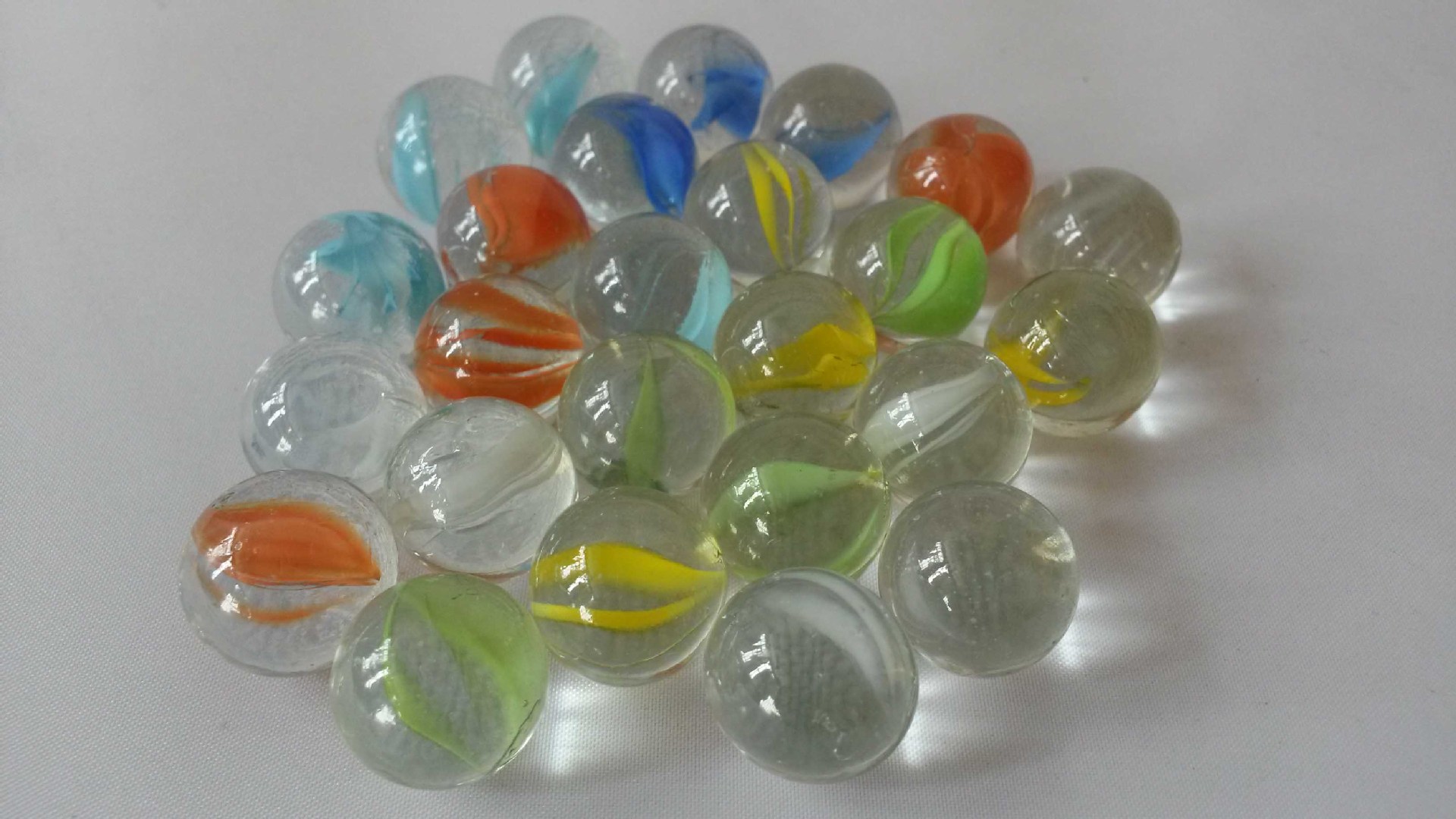 Boules de verre à pétales transparents, fabriquées à partir de couleurs 14mm, marbres spéciaux, Machine, 100 cm, 1.4g, 360 pièces