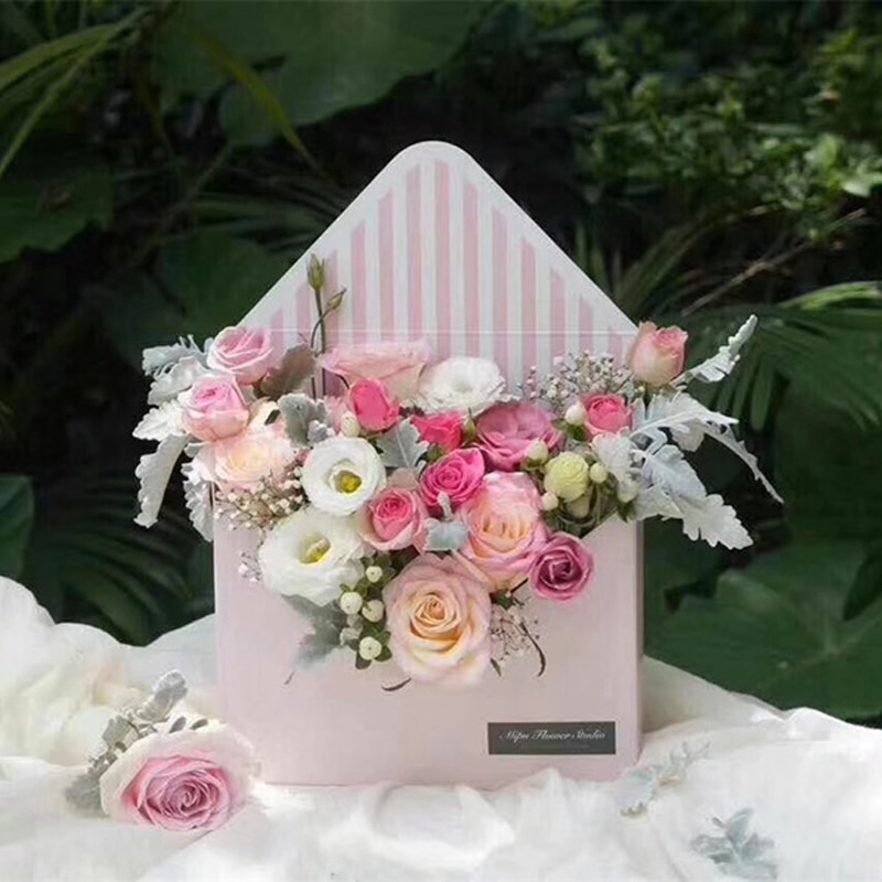 Envelope Flower Boxes Bouquet Box Hand Holds Folding Floral Bouquet Paper Box Romantic Wedding Flower Paper Holder Decor
