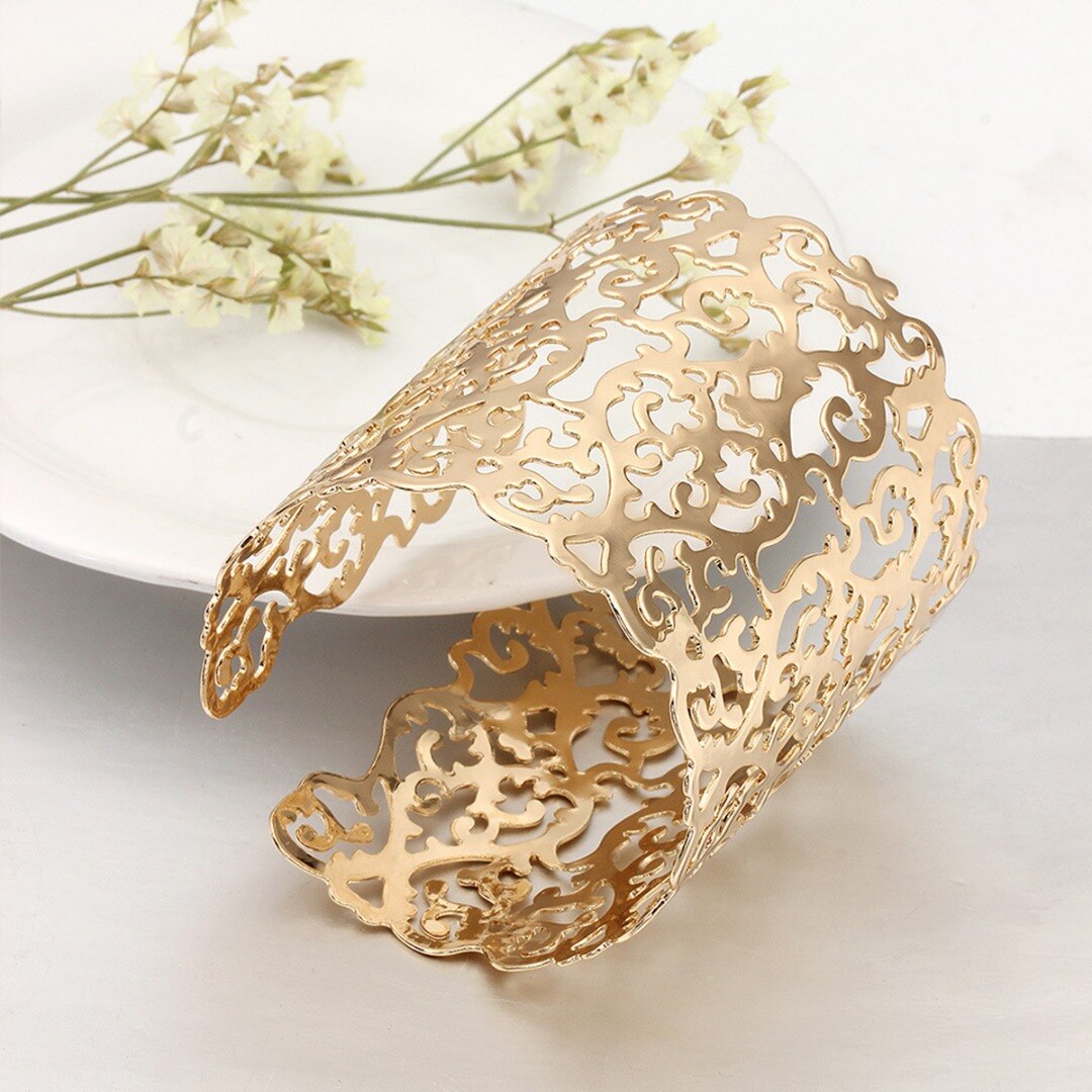 Punk Overdreven Grote Hollow Bangle Gouden Kleur Liefde Hart Bedelarmband Voor Vrouwen Vintage Gothic Grote Manchet Armband Sieraden