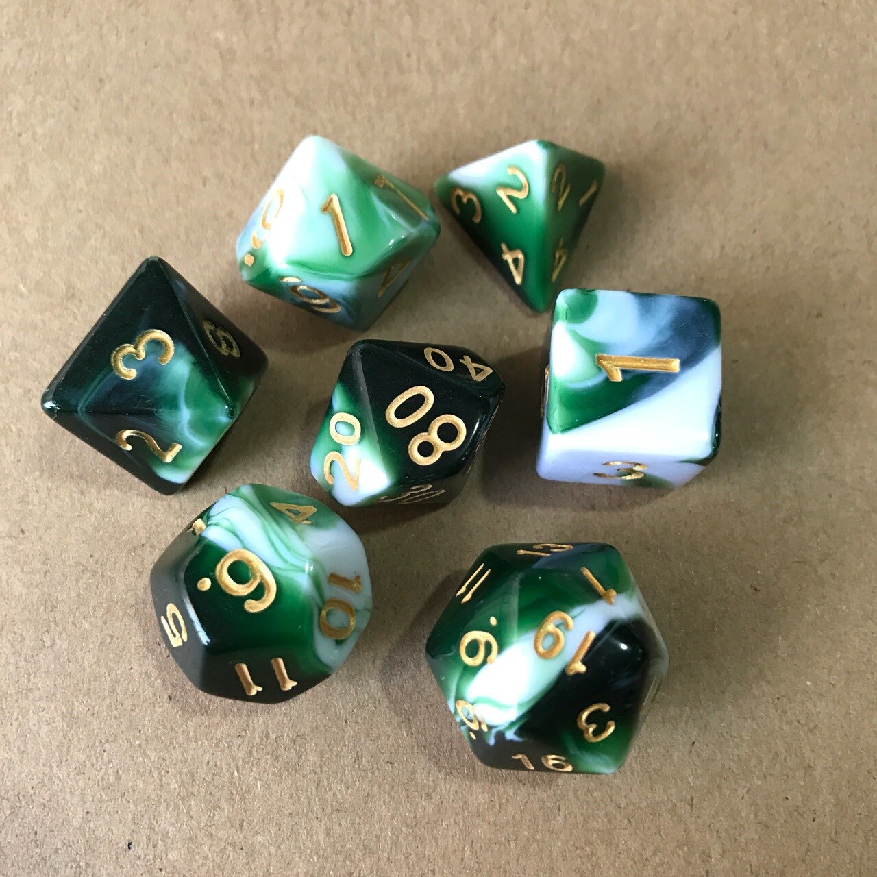 7 pièces/lot résine multi-facettes dés d & d d4 d6 d8 d10 d % d12 d20 dés pour polyèdre TRPG jeux jeu de société dés chauds: green