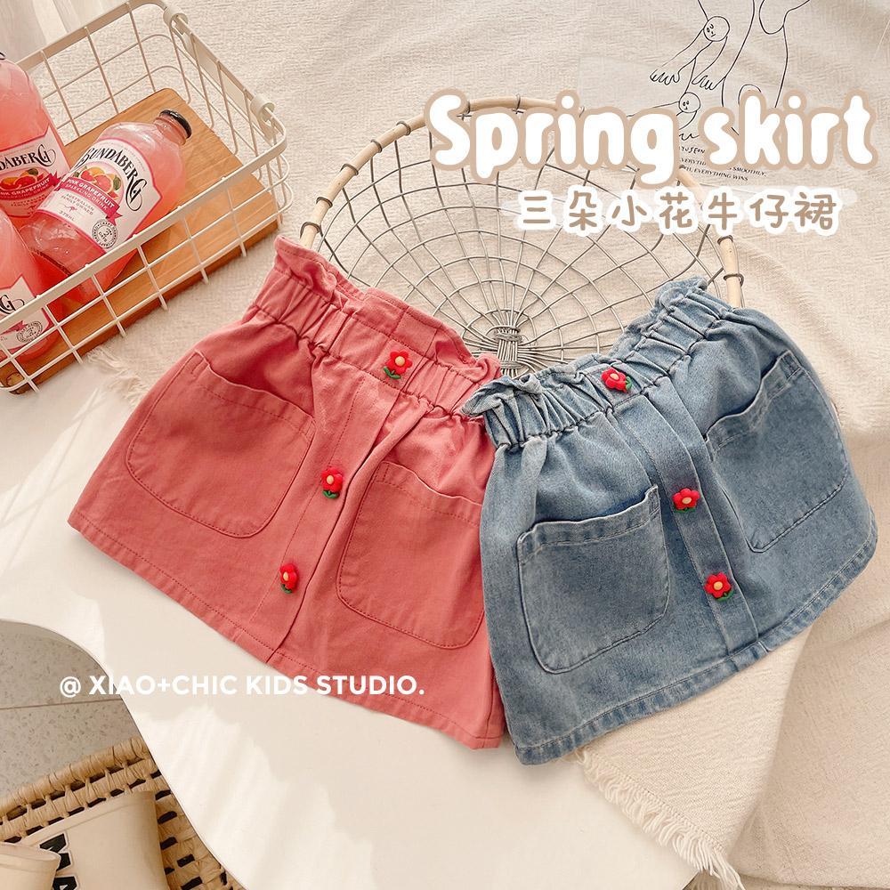 Gonna di Jeans svegli casuali delle ragazze della primavera estate 2022 con i fiori