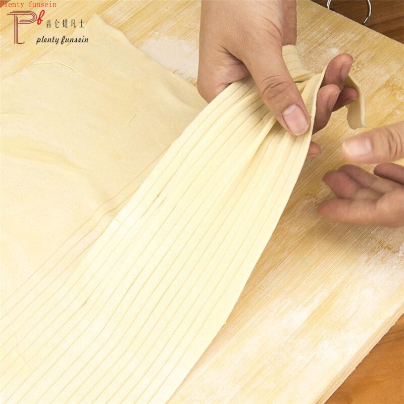 Outil de coupe de pâte en acier inoxydable | Spaghetti nouilles, rouleau de treillis, Docker outil de coupe de pâte, aide de cuisine, bricolage outils de coupe, serveur de pâtes 1 pièce
