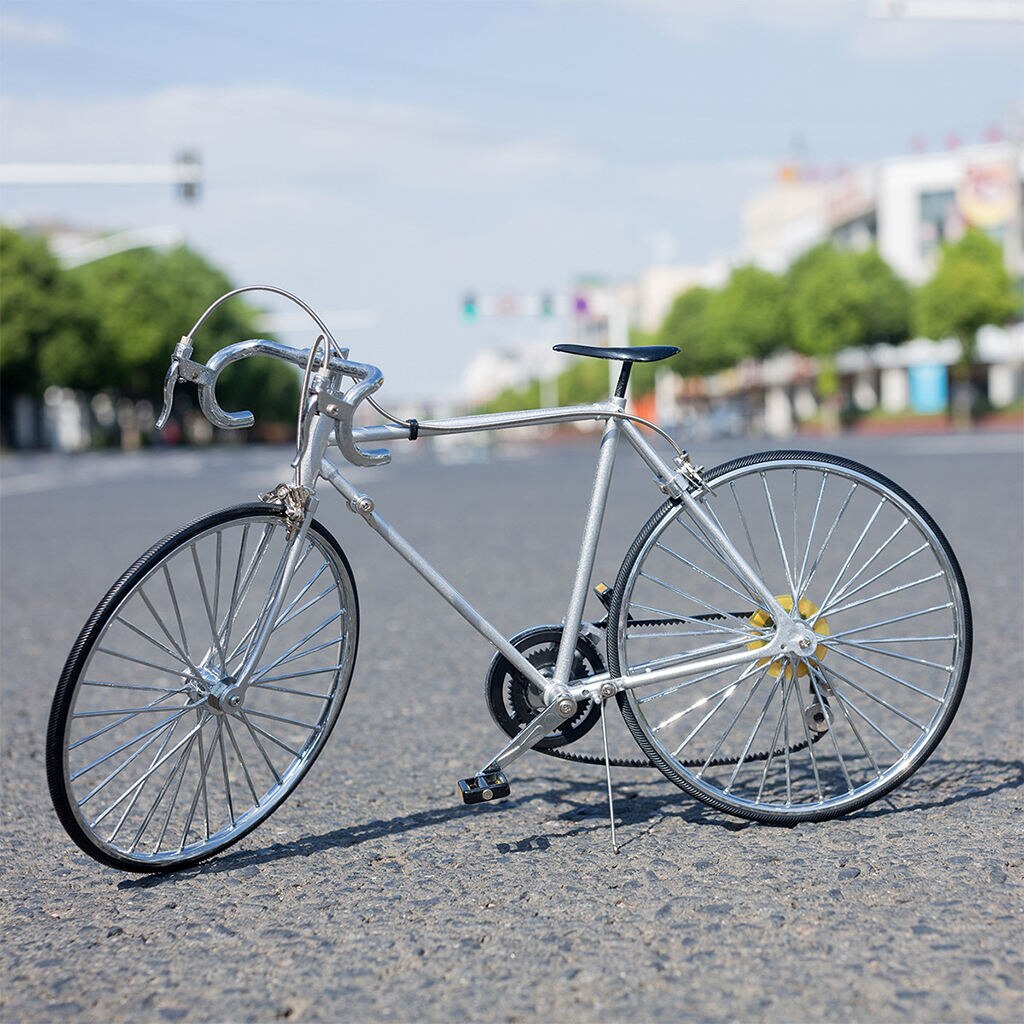 retro 1/6 Fahrrad Modell Metall Fahrrad DIY Bausatz Figuren Heimat Schreibtisch Dekor Handwerk Sammlungen für Erwachsene freundlicher: Silber-