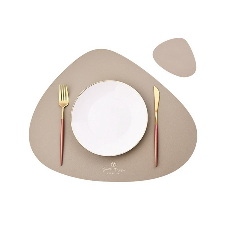 Inyahome Juego de 2 manteles individuales de piel sintética y posavasos para mesa de comedor, impermeables, lavables, manteles para mesa de cocina y cena: Rojo