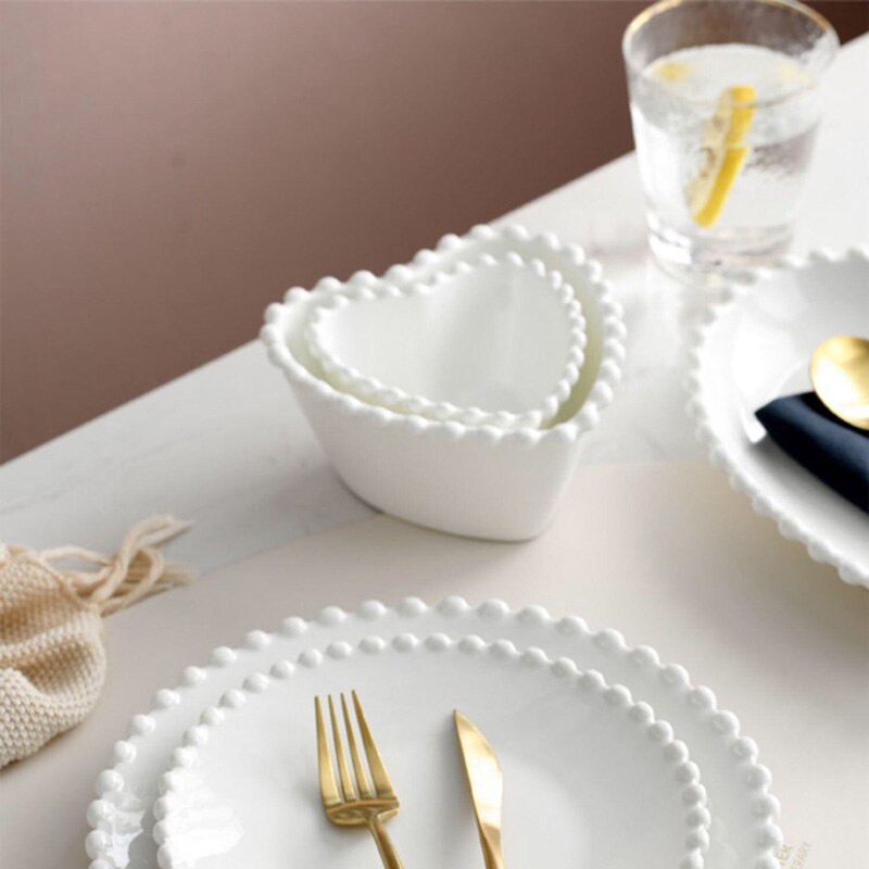 Ren hvit hjerteformet perlebiff salat suppe middagstallerken keramiske serviser servise porselen sett kjøkken untensils bryllup
