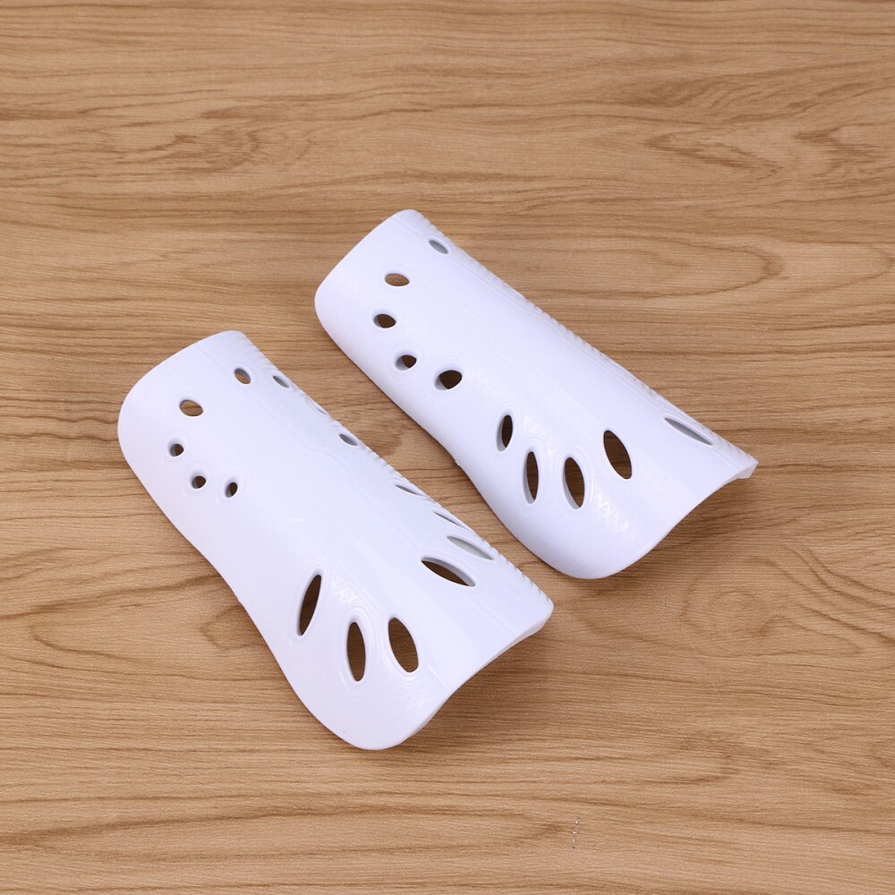 1 paar Leichte Atmungsaktive Erwachsene Kalb Schutz Getriebe FußBall Ausrügestochen für Männer (Weiß)