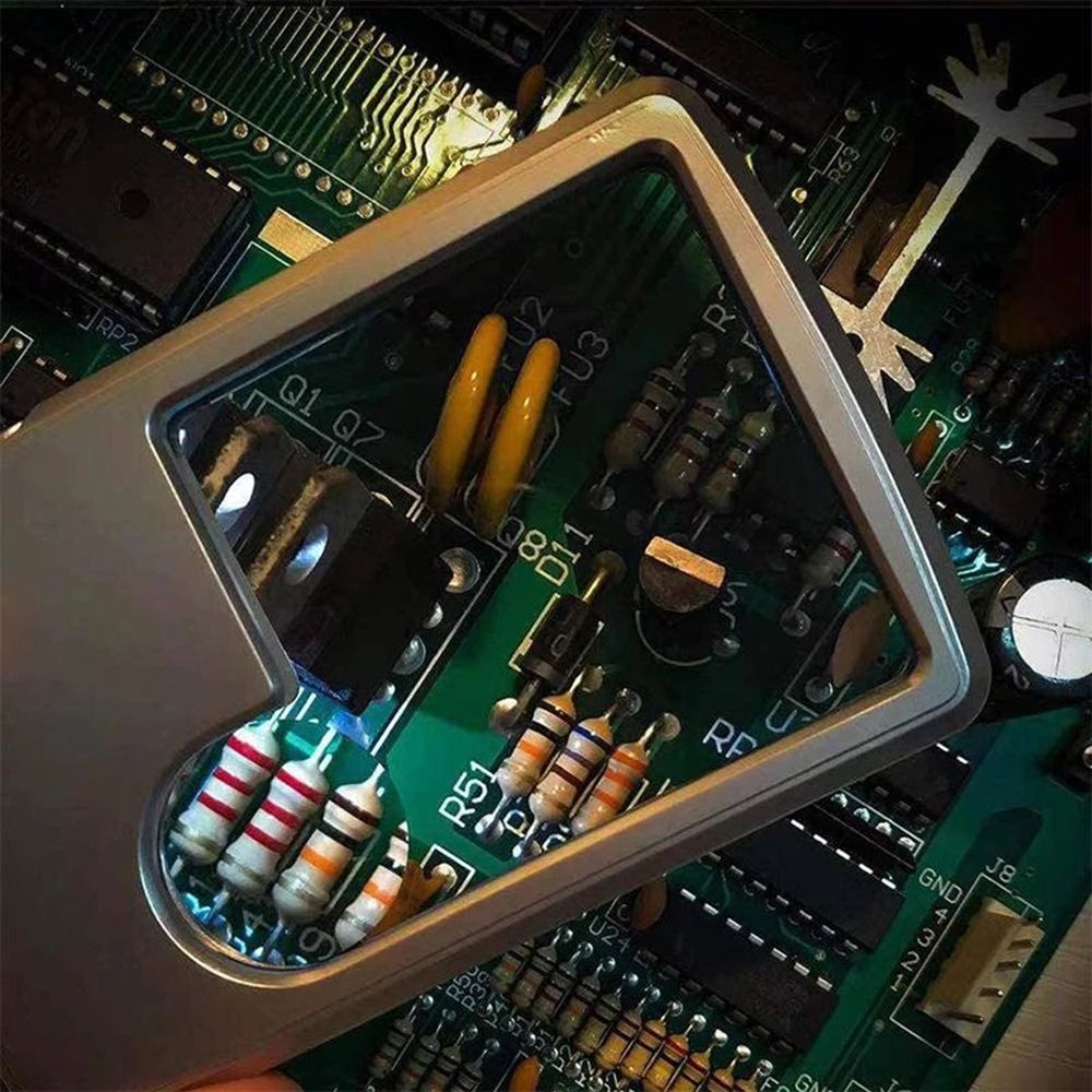 Lommeforstørrelsesglass med kortformat og led-lys til smykkeforstørrelse