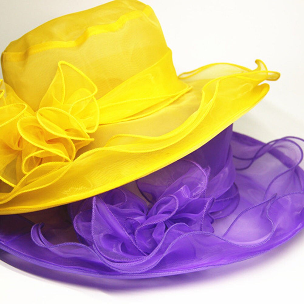 Kvinner vidkant kentucky derby solhatt bryllup teselskap kirke organza hatter lilla gull rød blå rosa