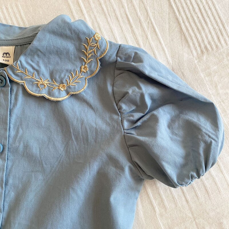 Camicetta per bambina estiva camicia per bambini camicetta per bambini abiti di moda per bambini Ins manica a sbuffo colletto ricamato cotone 1-6Y: blue blouse / 2T (80-90cm)