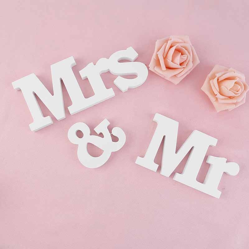 Mr & mrs sign confetti balloon wedding engagement sweetheart table top centerpiece bridal shower decoration place card: Hr. fru underskrive