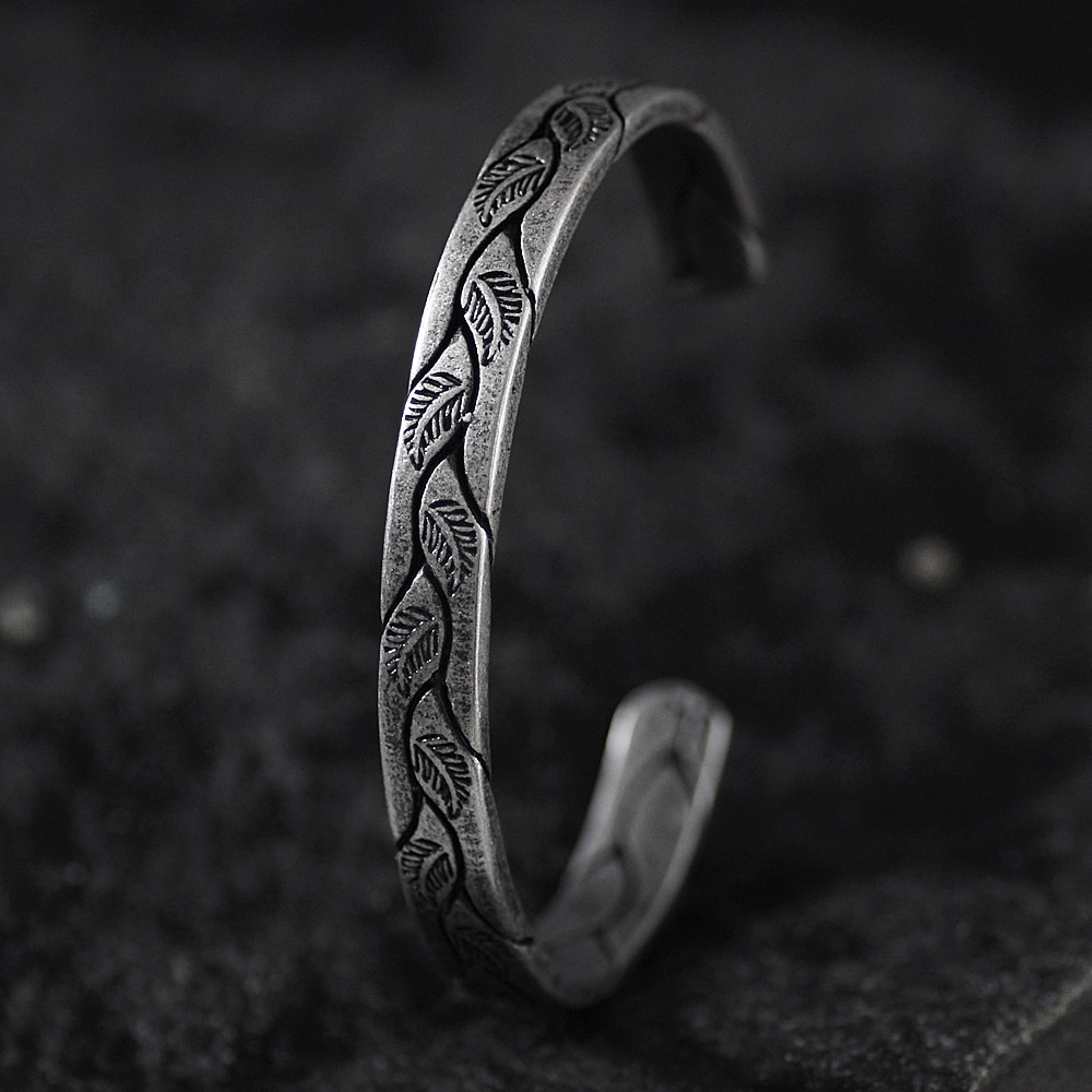 Offene armreifen aus antikem titan-edelstahl, retro-blattmuster, schwarzes punk-wikinger-armband, schmuck für herren