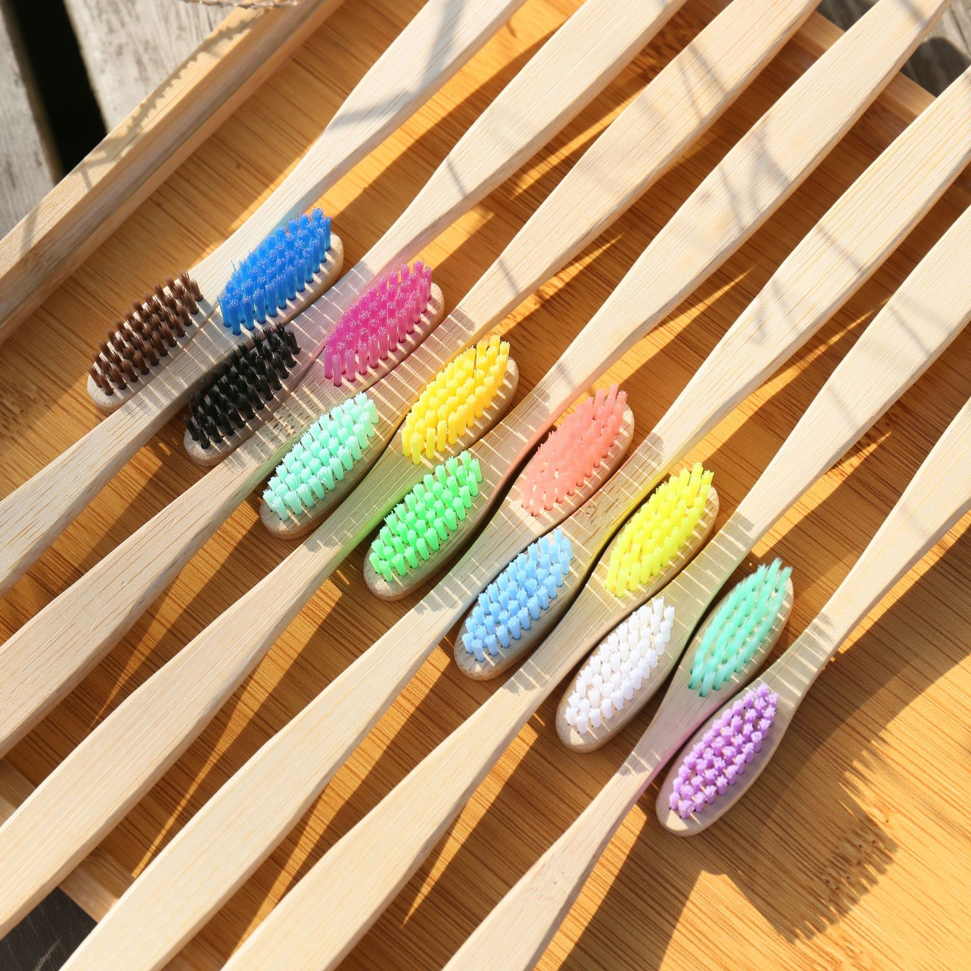 Lot de 10 brosses à dents en bambou naturel, soies souples colorées, pour le blanchissement des dents, soins dentaires