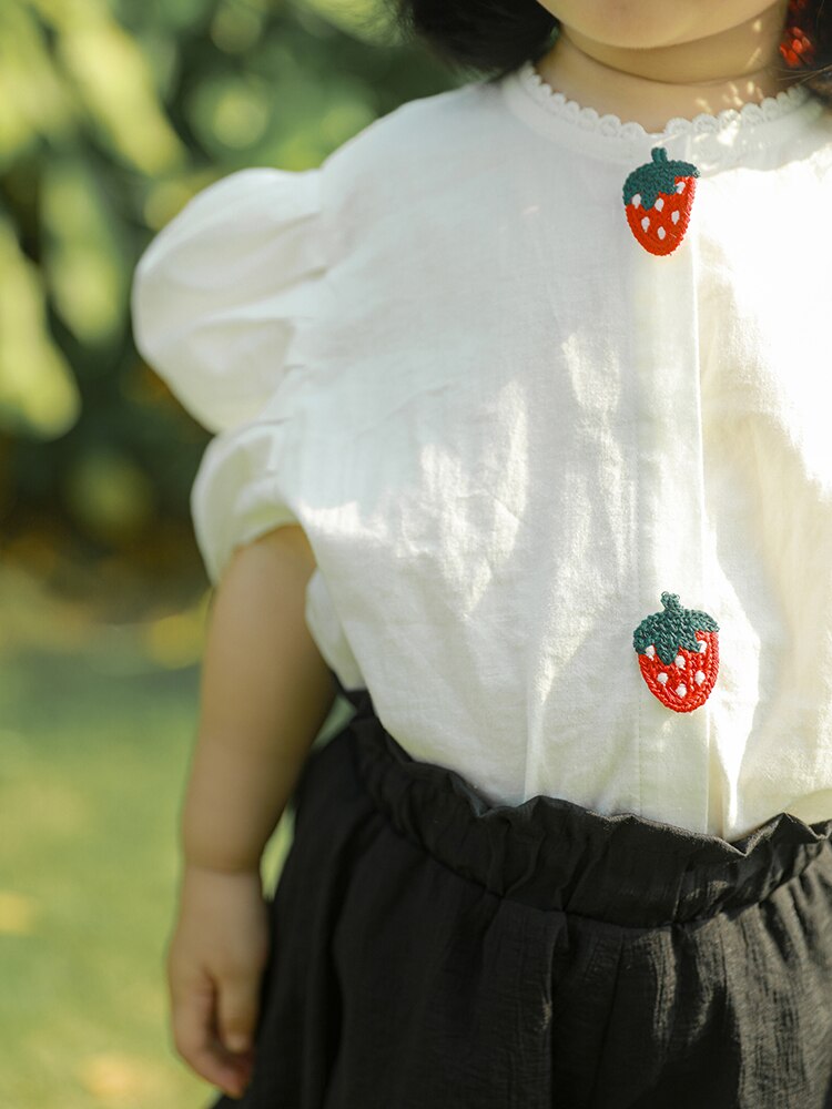 Camicia Casual a maniche a sbuffo per bambini colletto rialzato in pizzo nuova estate dolce neonata Top stile estero