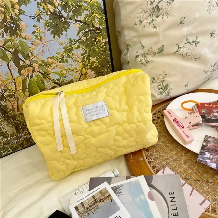 Flower Pattern Women Makeup Bag Toiletries Cosmetic Organizer Zipper Bag Travel Wash Pouch Cosmetic Bag Female Make Up Bags: Beige