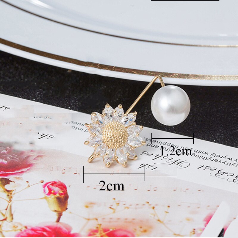 neue Perle Brosche Anti-Blendung Kleidung Festen Stift Blume Strass Metall Stifte Schnalle Broschen für Frauen Zubehör