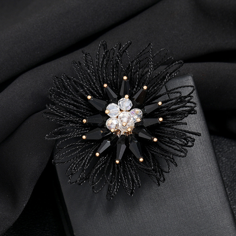 SKEDS 2022 exquisito lujo mujeres Rhinestone flor broche insignias perla cristal planta broches Retro Pin para dama: Con recubrimiento de titanio