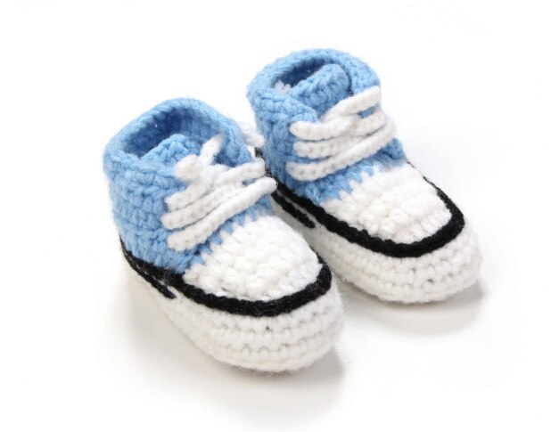 Multifarvet strikket baby krybbe sko håndlavet spædbarn hæklede støvletter snøre nyfødte sko 10cm: Himmelblå