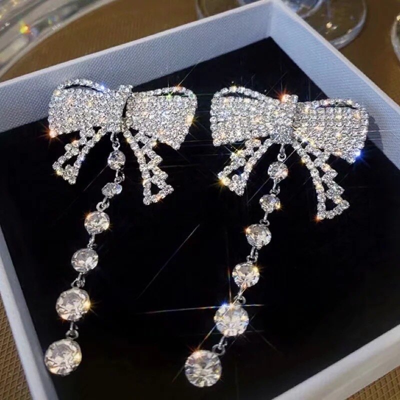 Di lusso Pieno di Strass Bowknot Orecchini Pendenti Con Gemme E Perle Gioielli Brillante Retro degli orecchini Dei Monili dell&#39;annata delle Donne