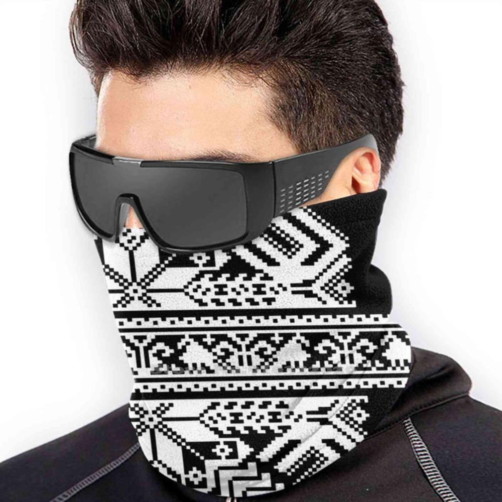 Letton Traditionnel. Masque foulard doux multifonctionnel, Mono, signe traditionnel letton, ornement du patrimoine, signes de la baltique