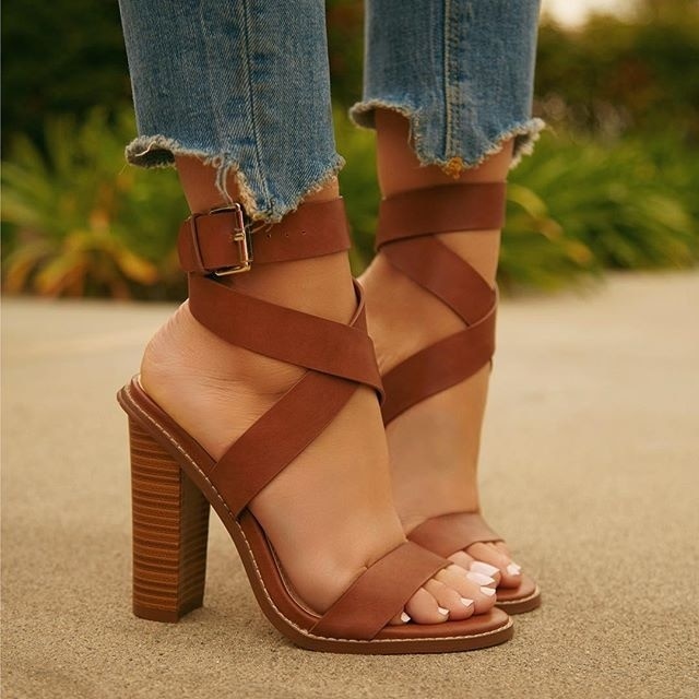 Women Retro Buckle Strap Sandal Shoes PU Women Square Heels Sandals Casual Gladiator Shoes High Heels Footwear