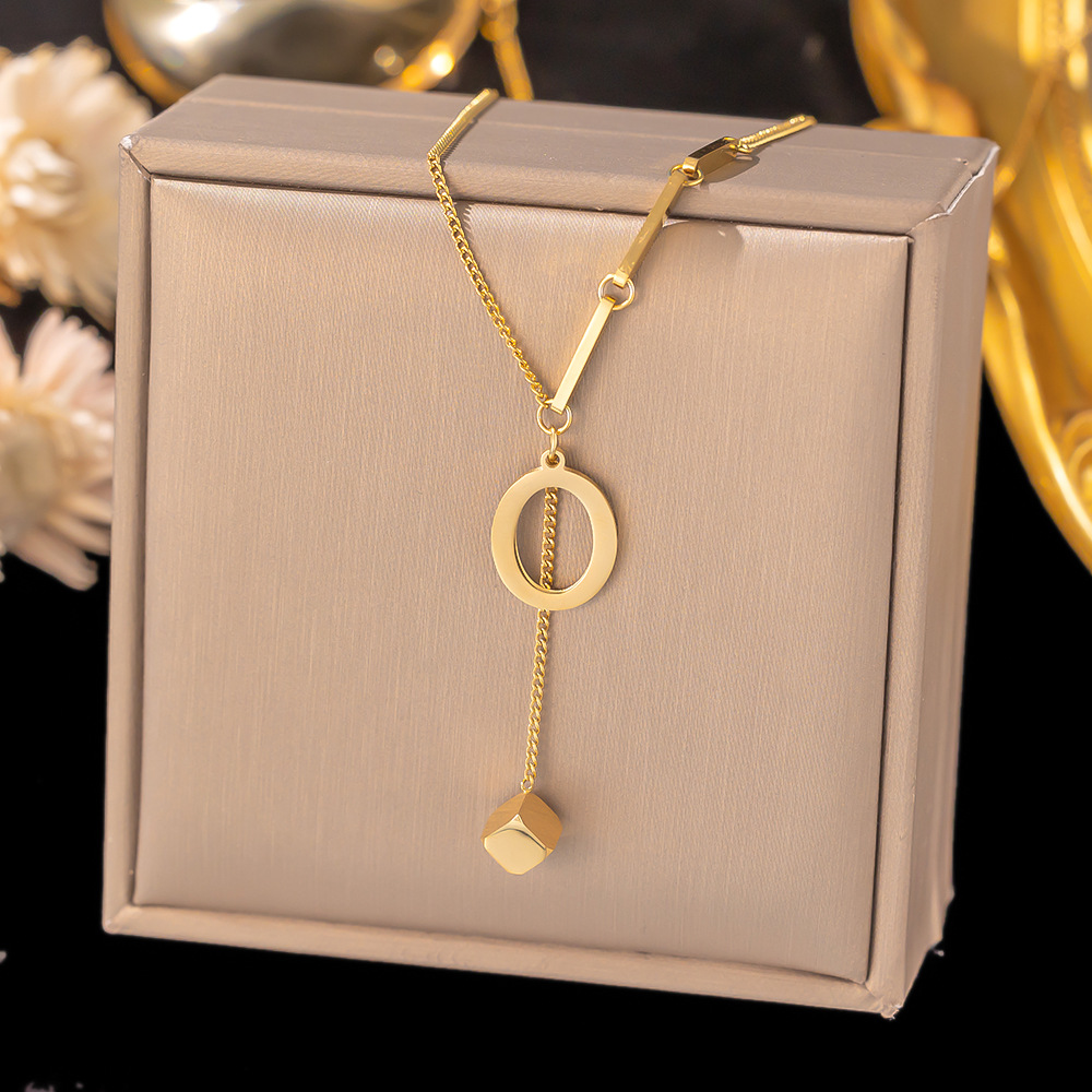 Collar con colgante de acero inoxidable con letra inicial para mujer, cadena de Color dorado a la , collares de clavícula con alfabeto de A-Z, de joyería: Chapado en rodio