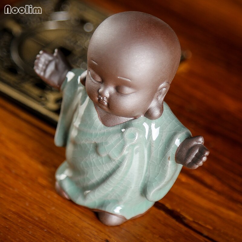 NOOLIM créative porcelaine Kung Fu petite Sculpture petit moine thé animal de compagnie en céramique bouddha Statue décoration de la maison ornements