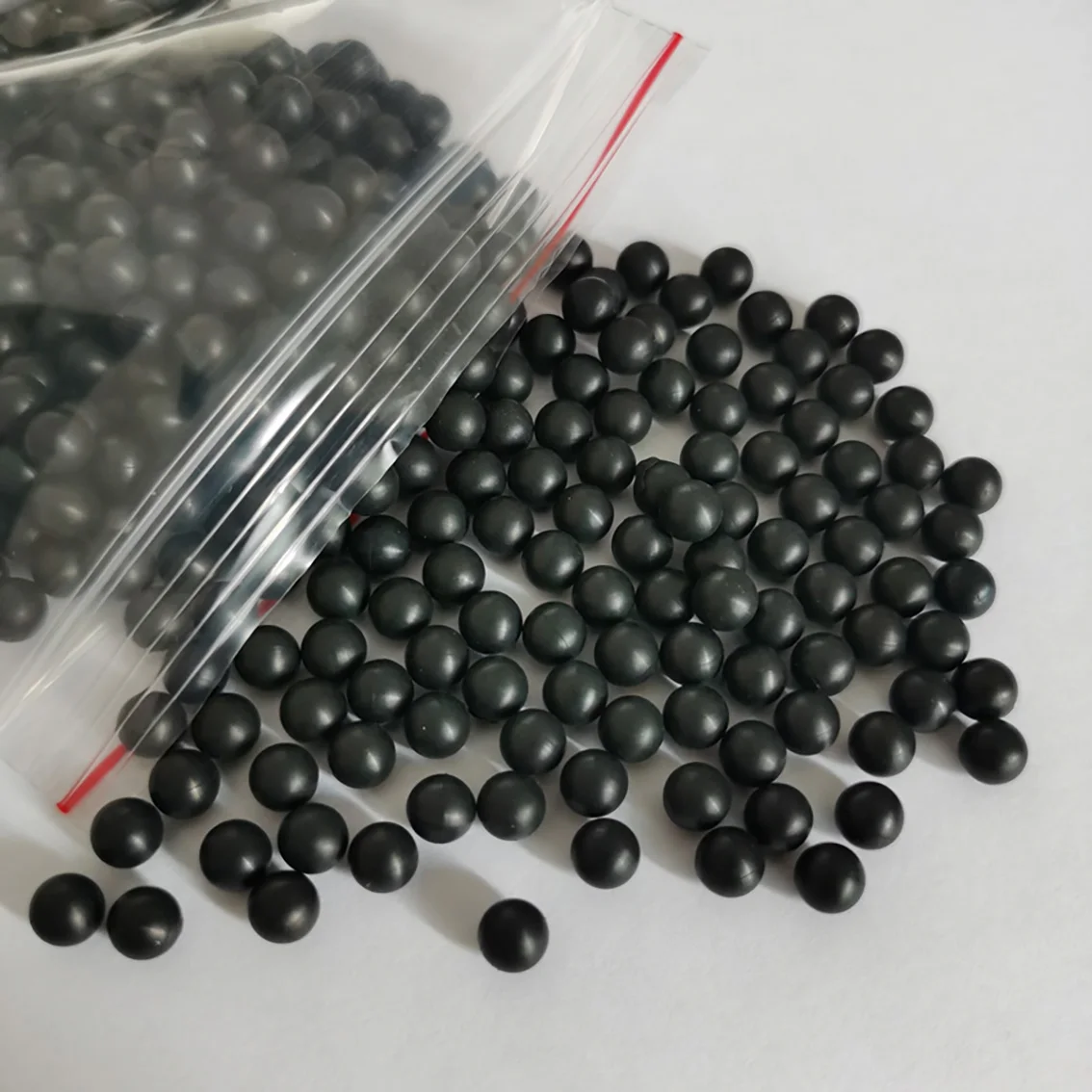 Diameter 15/16/17/18/20/21/22/25/28/30/32/35/38/40-150mm svart rund solid gummiboll tätande gummiboll industriella gör-det-själv-delar