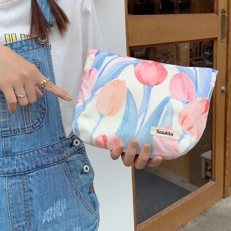 Korean Floral Makeup Storage Bag Cosmetic Organizer Travel Toiletry Bags Women Purse Zipper Pouch: Ivory