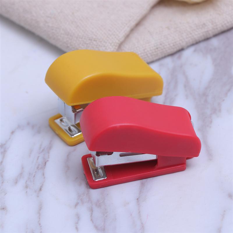 10pcs Cute Mini Desktop Staplers Hand Stapler Office Home Stapler with Staple (Random Color)