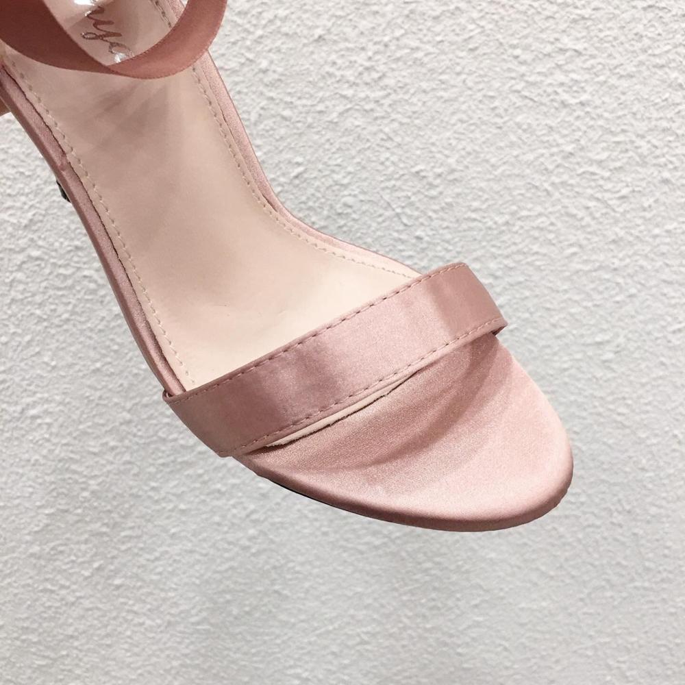 Satin sandaler med öppen tå kvinnor ledig sommar höga klackar skor riband tillbaka snörning rosett sandaler pumps täcka häl rosa skor