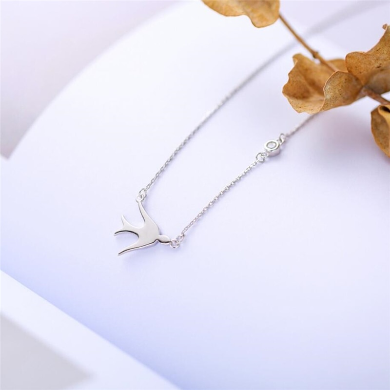 Flying Bird Swallow Short Pendant Birthday Clavicle Chain 925 Sterling Silver Temperament Female Necklace SNE119