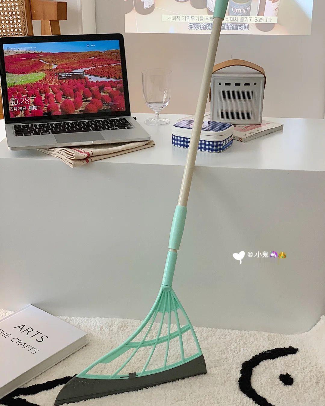 Black technology broom, floor broom, household magic dust sweeper, hair free, bathroom water scraper: Light Green