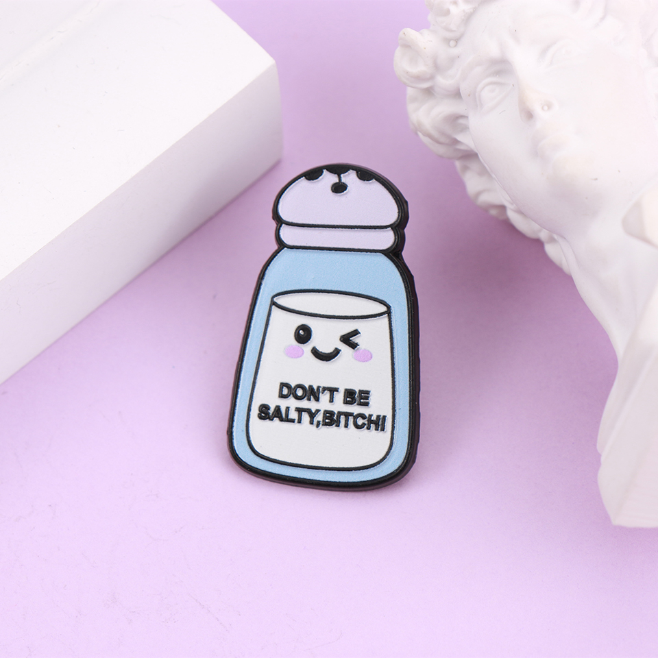 Cartoon Zout Shaker met Letters ZAL NIET Emaille Metalen Grappige Reversspeldjes Broches Badges Rugzak Accessoires
