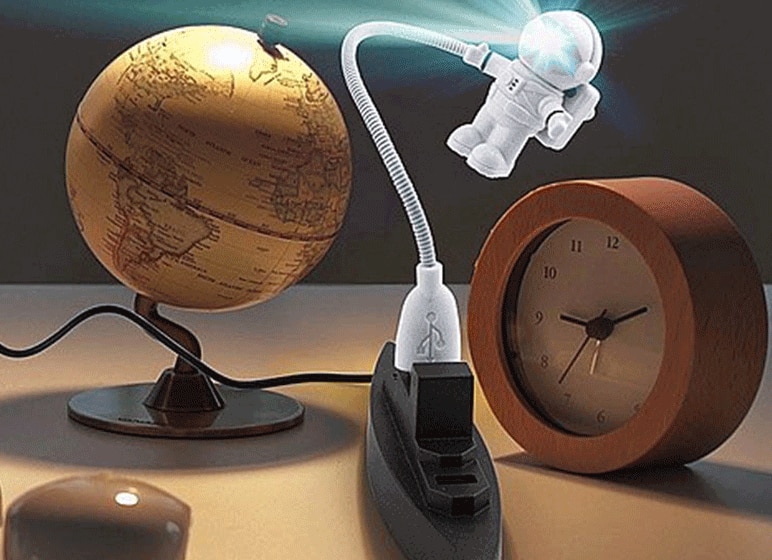 Funny Astronaut USB Gadget Spaceman USB LED Light Adjustable Night Light Gadgets for Computer PC Lamp