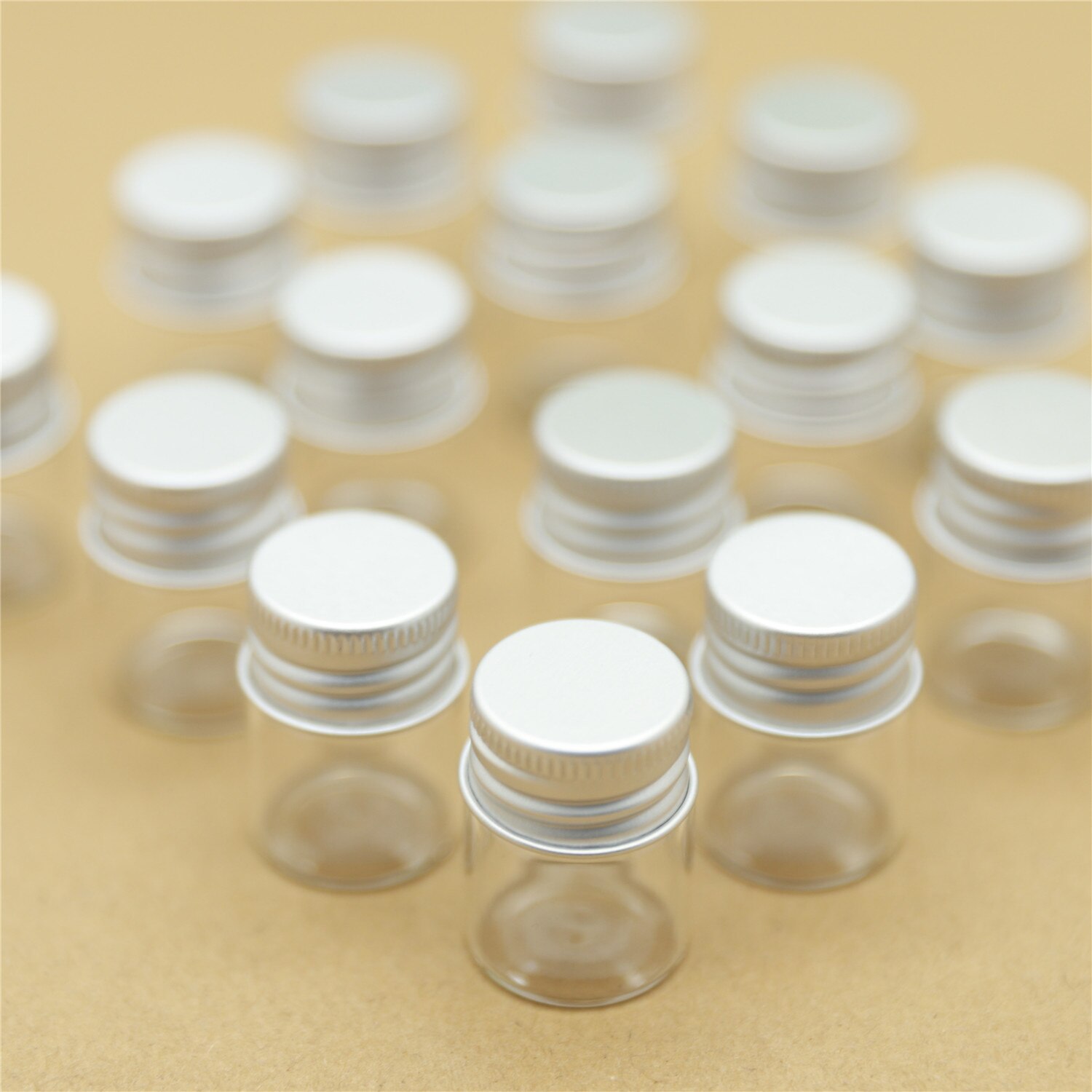 50 st/lot 22*30mm 5ml små glasburkar flaskor silver skruvkork förvaringsburk minibehållare genomskinliga glasflaskor flaskor