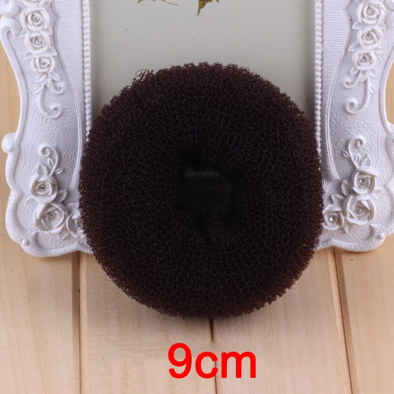 3 størrelser hårstyling doughnut bolle maker ring stil bolle knasende sok pof bump værktøj praktisk hårværktøj til skønhed: M beige 7-8cm