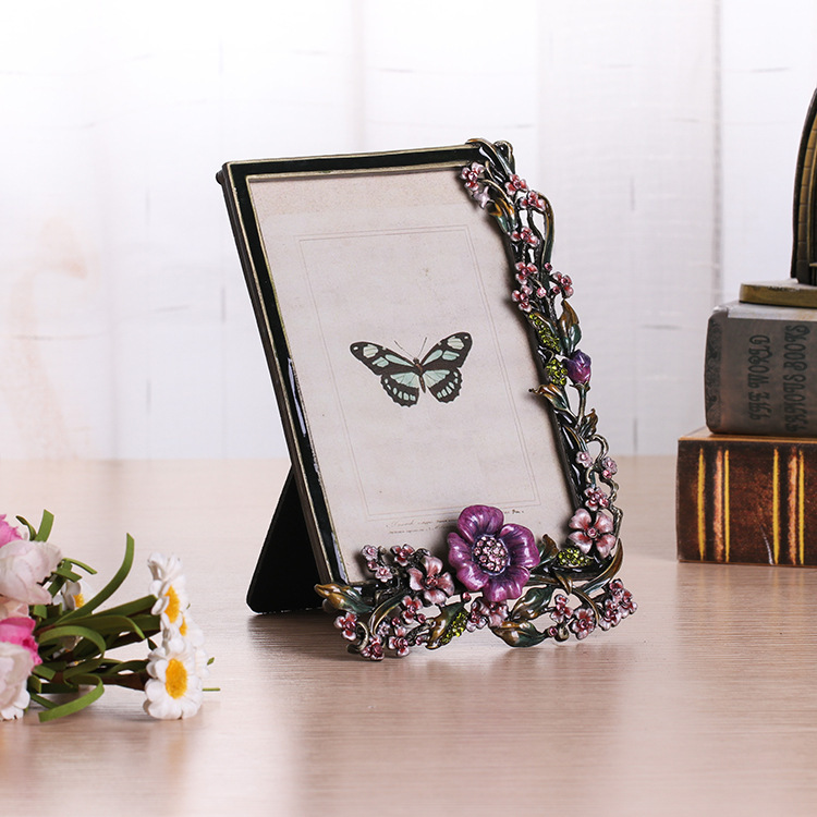 White Flower Textured Hand-Crafted Photo Frame Easel Hook for Tabletop Wall Display Decorative Floral: WHITE