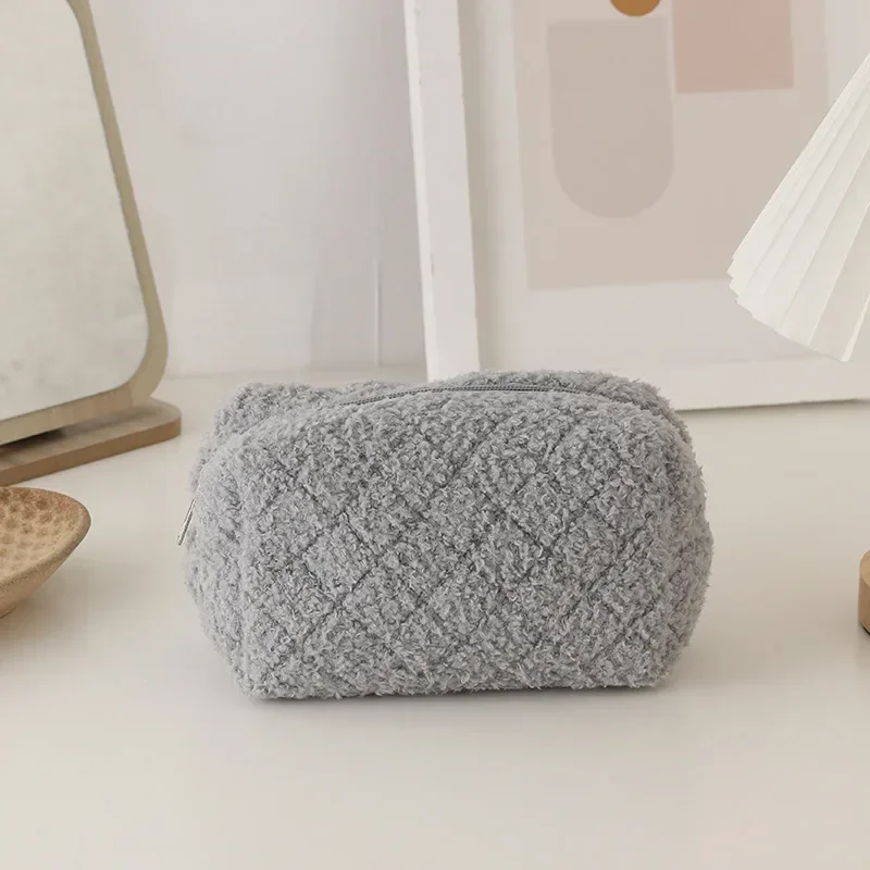 Cute Women's Cosmetic Bag Pencil Case Soft Plush Makeup Bag Lipstick Makeuo Pouch Jewelry Pencil Case Travel Cosmetic Organizer: Yellow